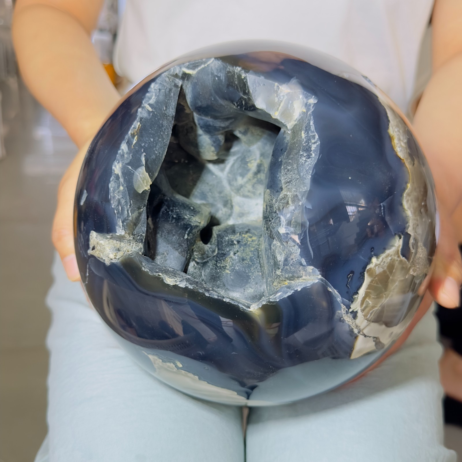 21.23LB Natural volcanic agate crystal cave ball polishing and healing 9.65kg