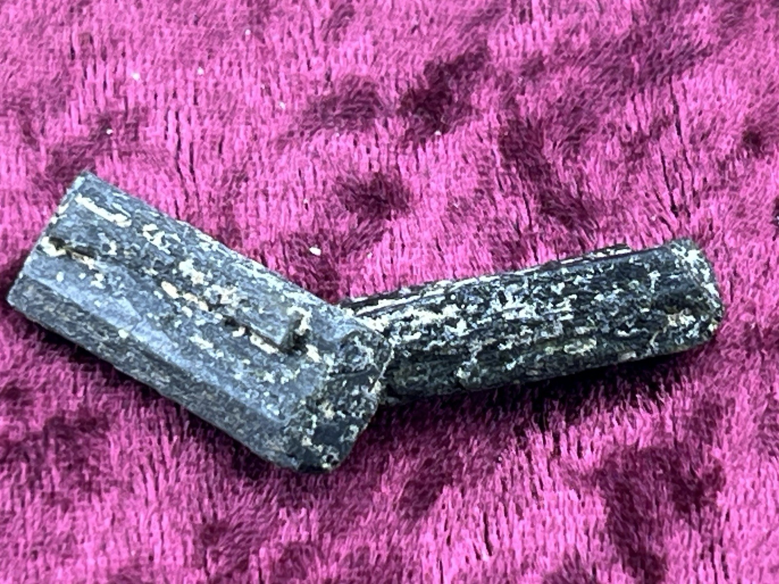 Twin Epidote Crystal – Mineral Specimen, Kayes Region, Mali 13.2 g.