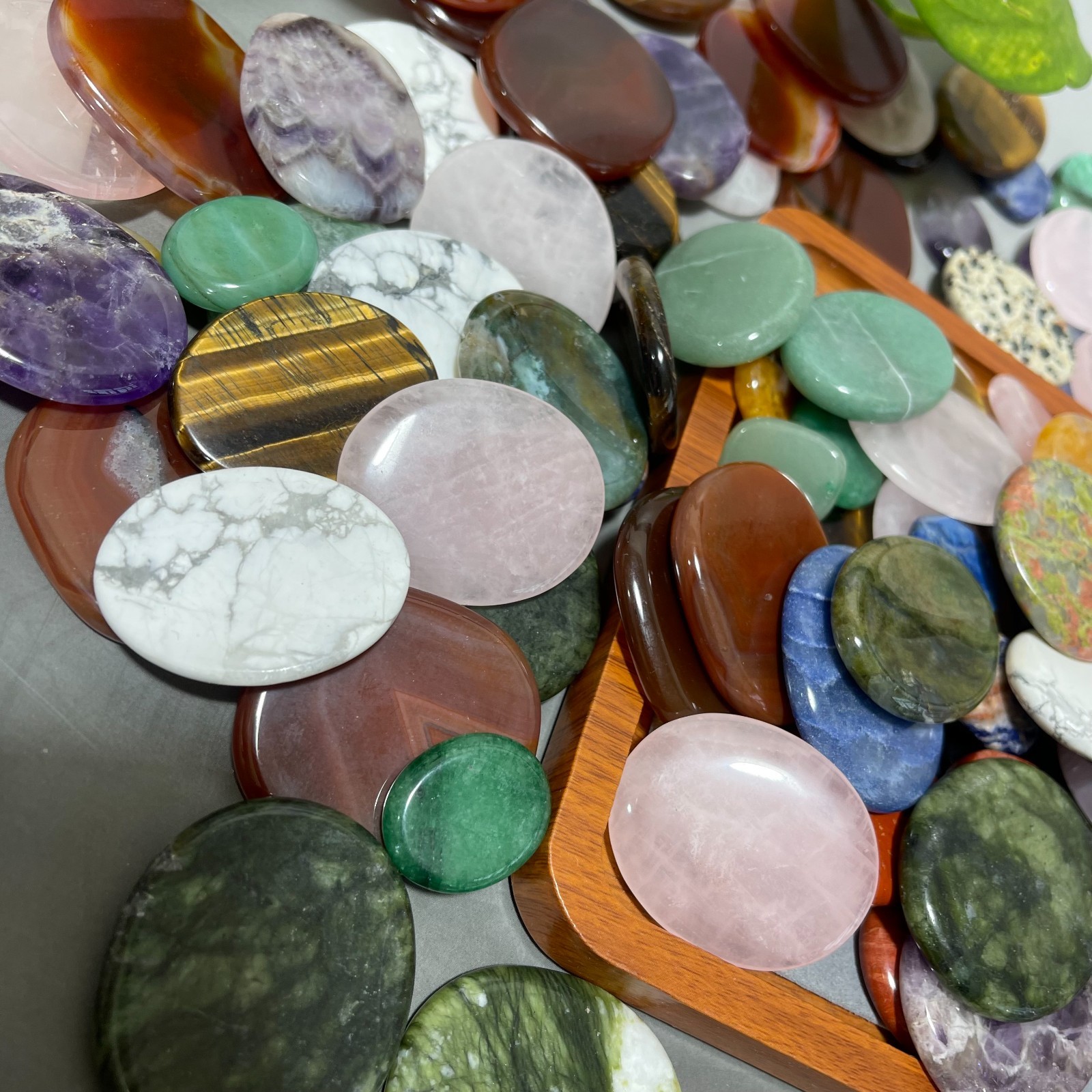 Wholesale Lot 10PCS Natural Mix Quartz Palm Stones Crystal Healing