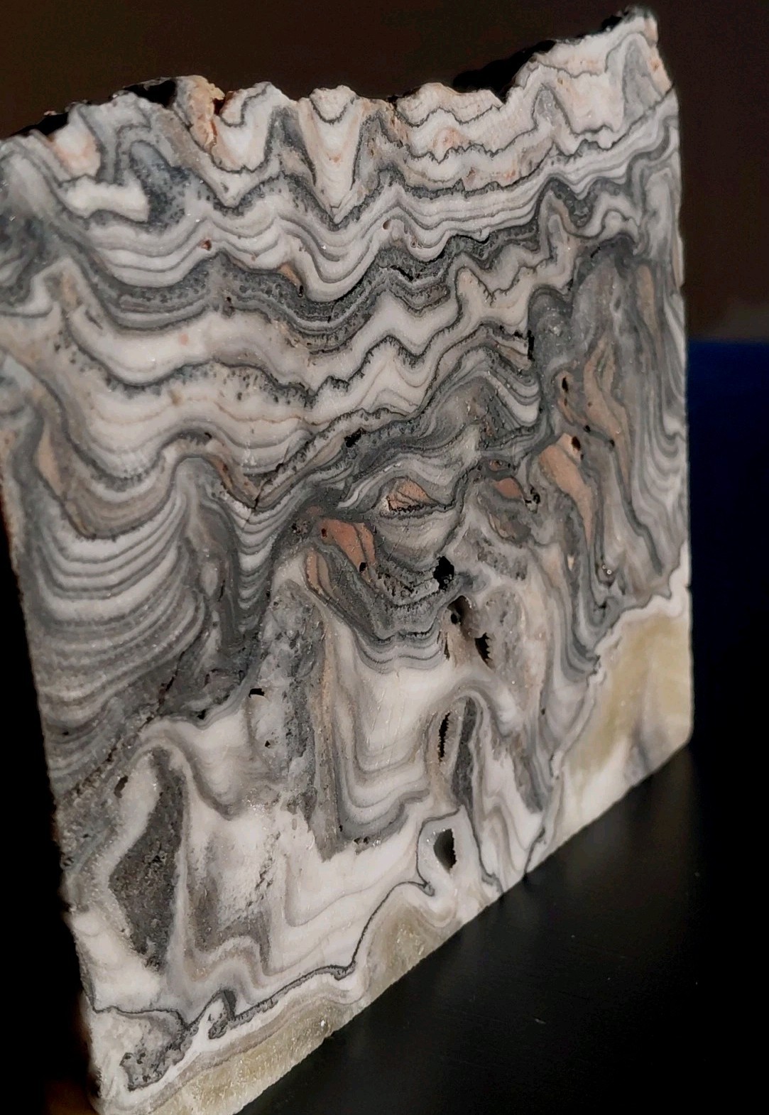 Zebra Calcite Tower 2 Lbs Crystal Pocket Banded Dendritic Display 4″x 3 1/2″x 2″