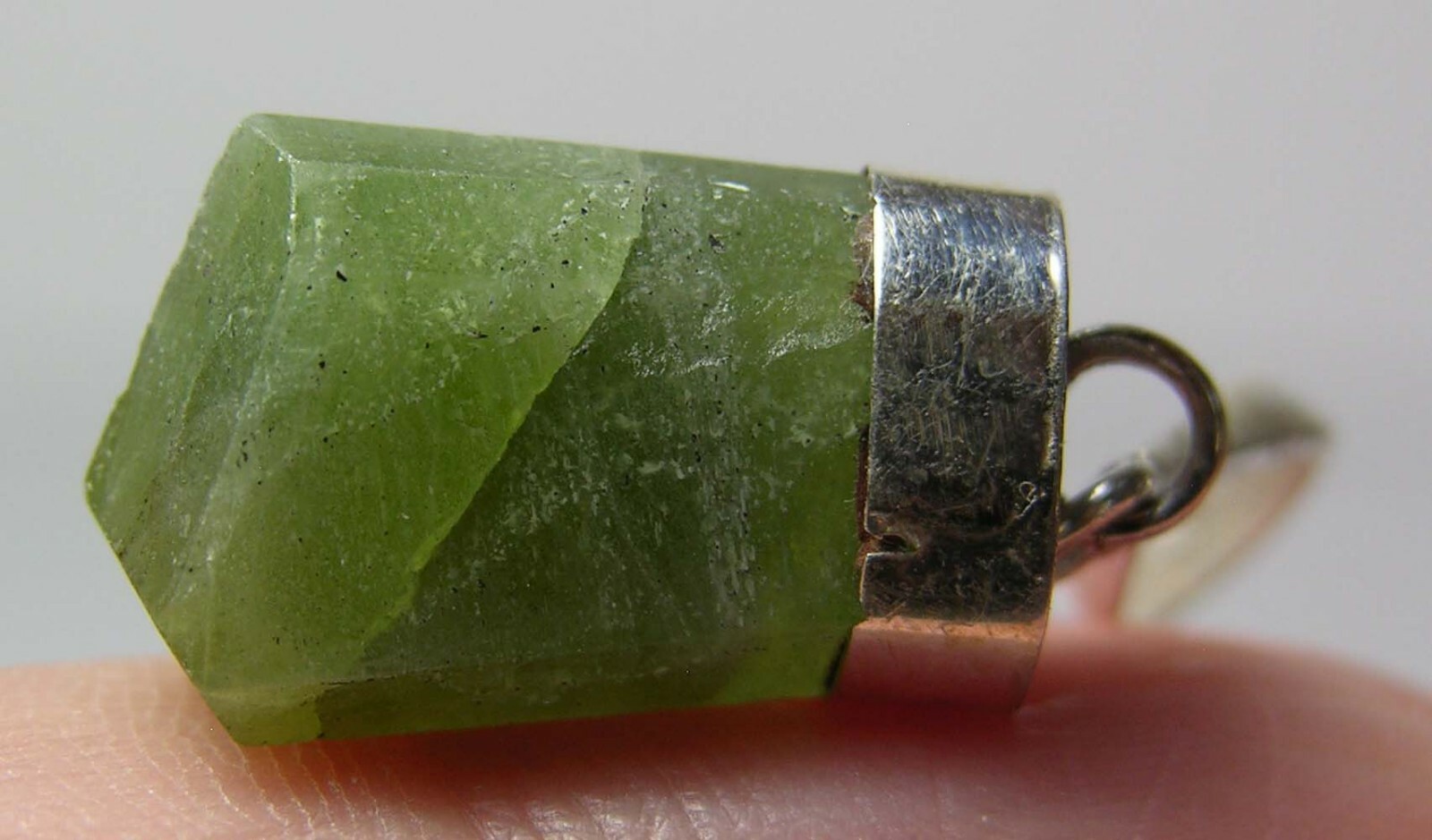 #14 Pakistan 13.60ct 100% Natural Peridot Crystal Specimen Pendant 2.70g 16.00mm
