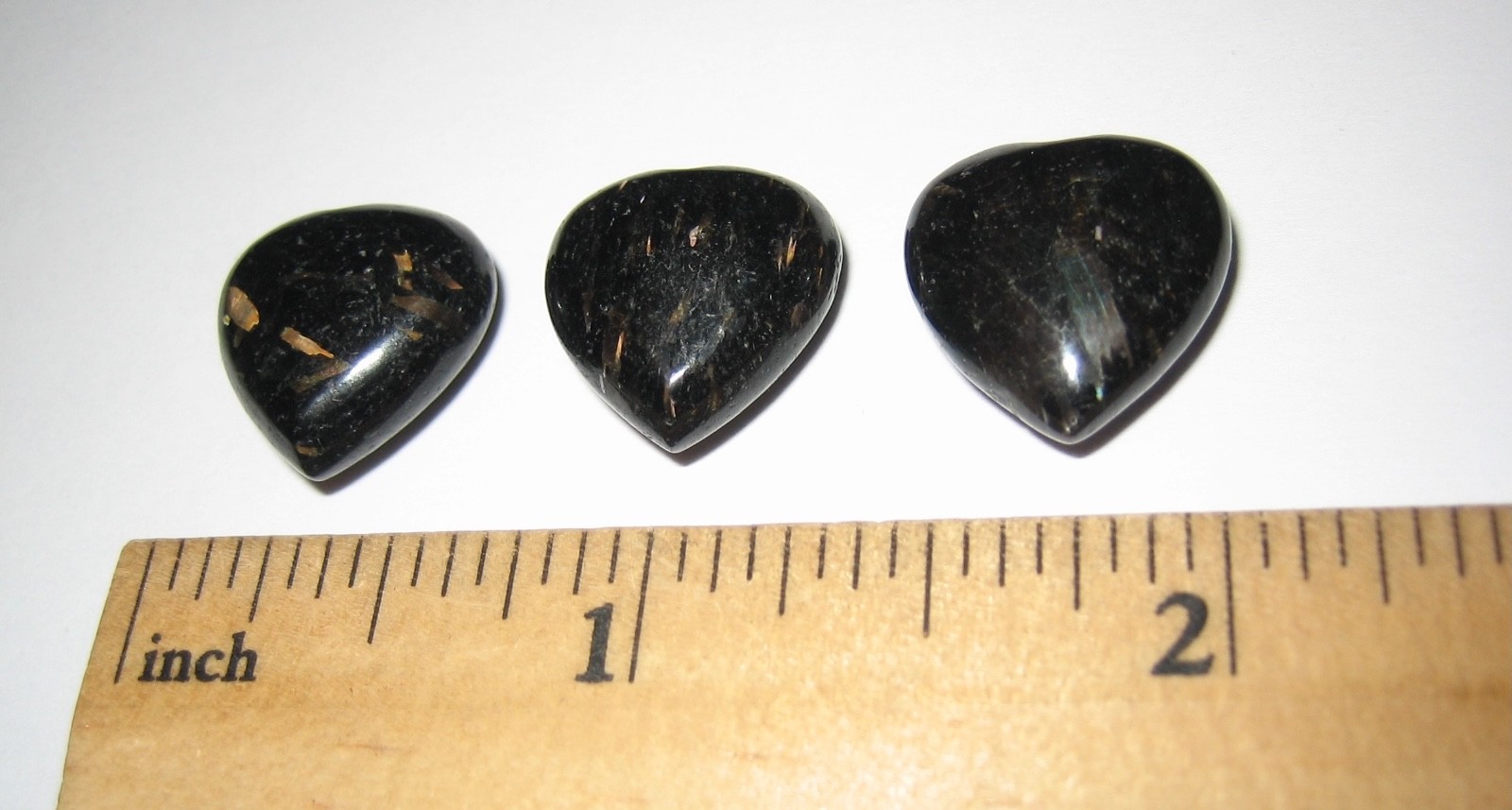 3pc 15mm RARE POLISHED NATURAL AUTHENTIC NUUMMITE STONE HEARTS FROM GREENLAND *3