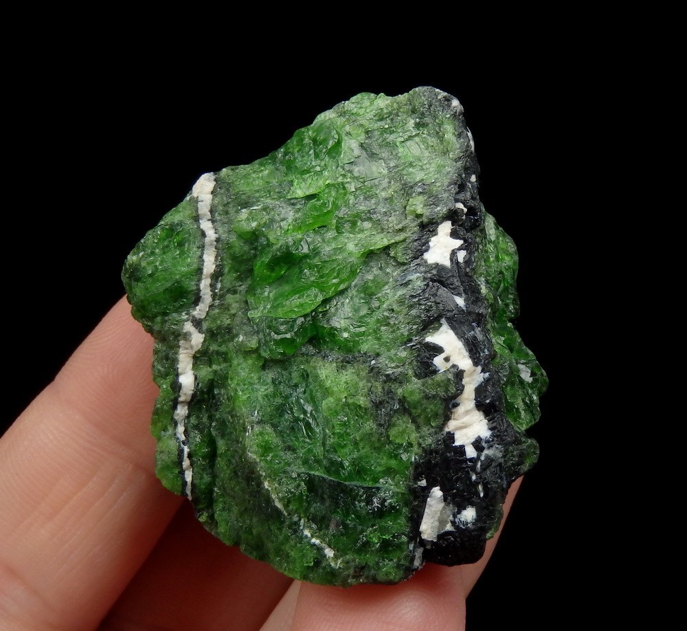 CHROMIAN DIOPSIDE & MAGNESIO-ARFVEDSONITE — RUSSIA – Siberia – Inagli /pm688