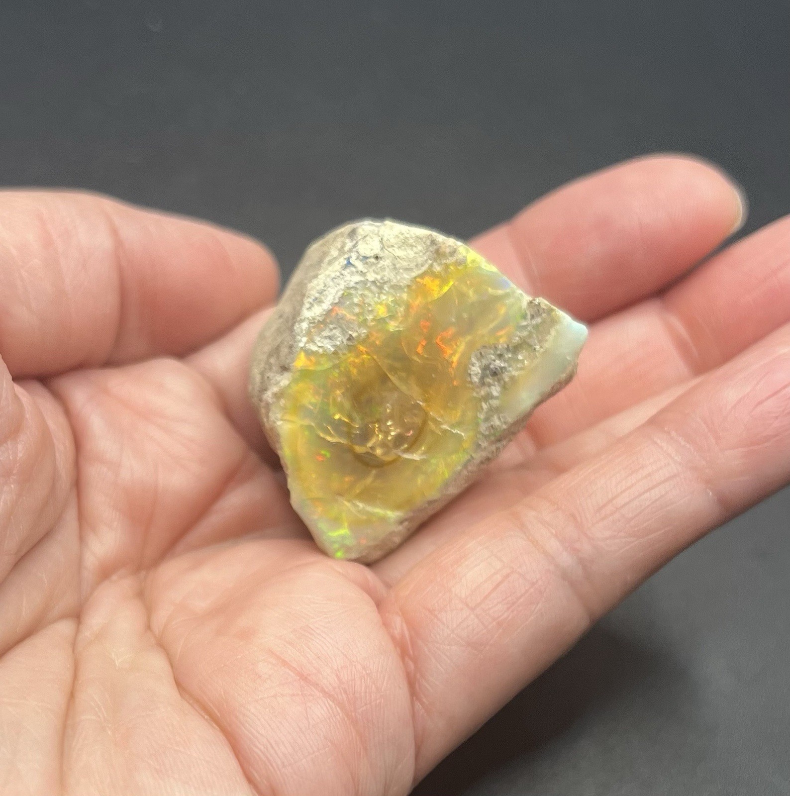 Ethiopian Welo Genuine Opal 23.8g Approximately 1 1/2in AWESOME FLASHES