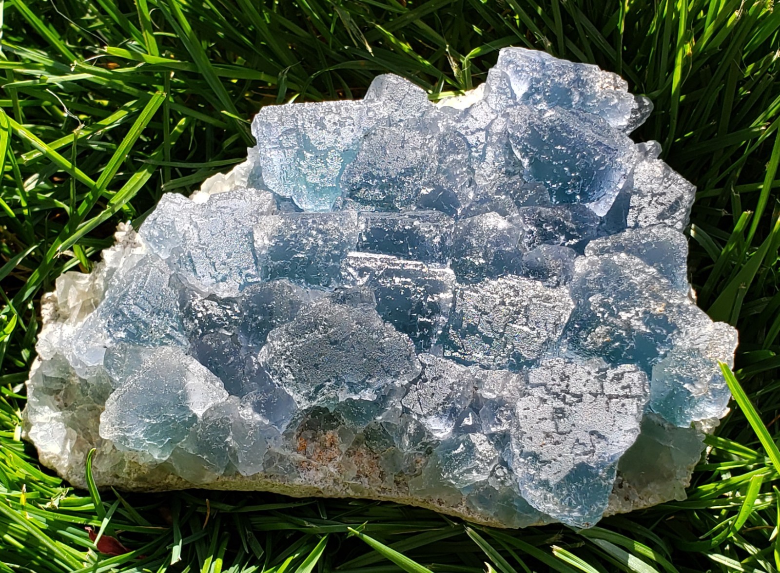 5.25″ Blue Fluorite Crystal Quartz UV on Matrix Specimen, 609g or 1.3 lbs