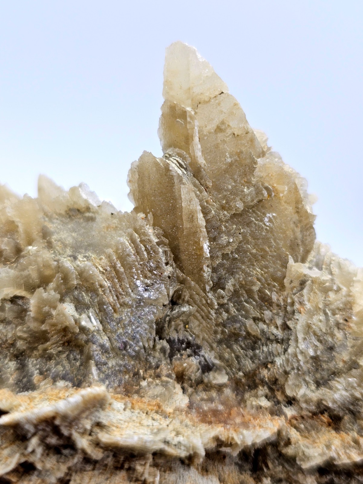 Gypsum crystal, Desert Rose 208 g – a unique Ukrainian sample with fluorescent