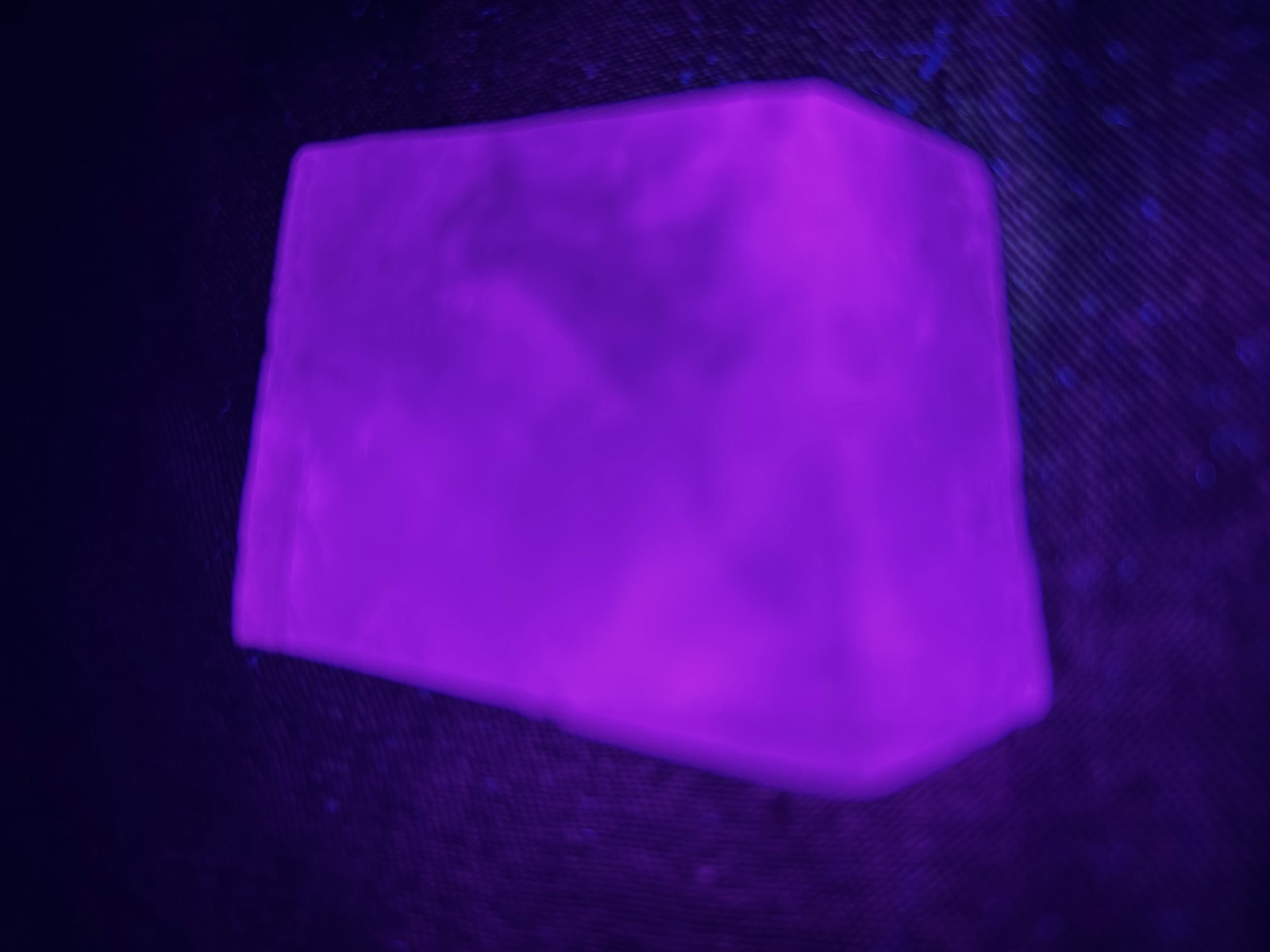 KB: GREAT! SW FL. BLUE/WHITE & PINK LW & PHOSPHORESCENT CALCITE XL. FROM MEXICO