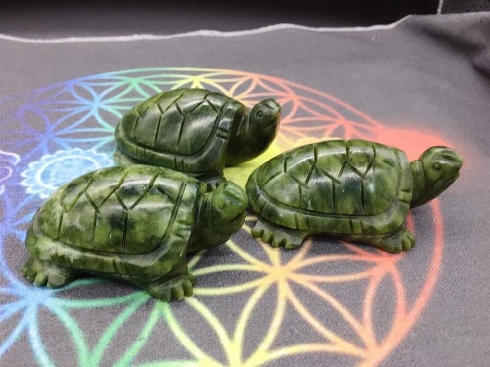 Green Jade Stone Turtle Statue Green Gemstone Mineral Specimen Home Decoration