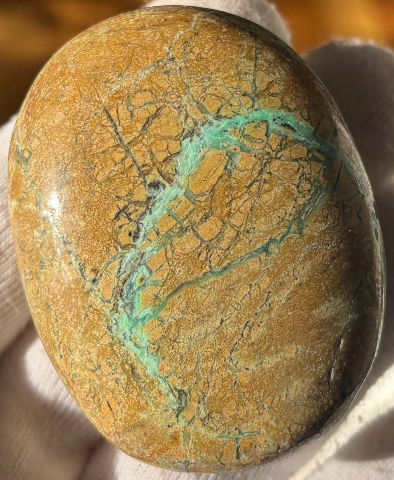 USA SALE SEE VIDEO 157g LOT 2 GREEN SMITHSONITE PALMSTONES PALM STONE STONES
