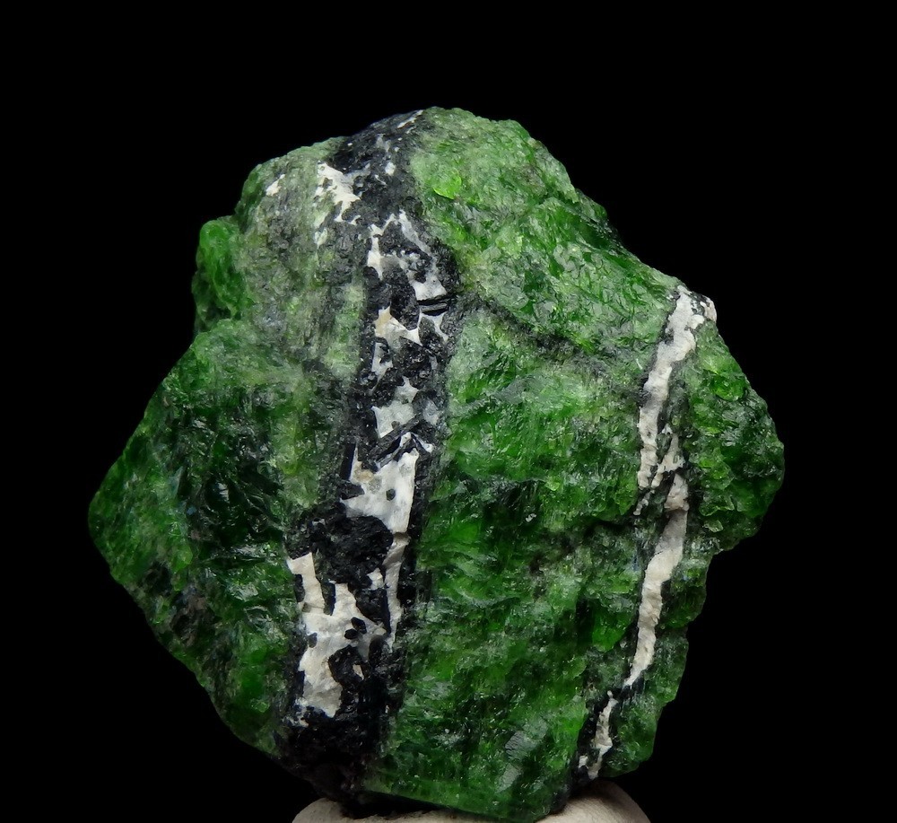 CHROMIAN DIOPSIDE & MAGNESIO-ARFVEDSONITE — RUSSIA – Siberia – Inagli /pm688