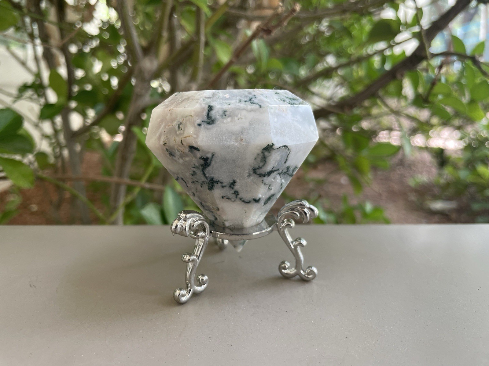 Moss Agate Crystal/Gemstone Diamond Carving W/Stand 183G 2 1/2″ x 2 1/4″ Druzy