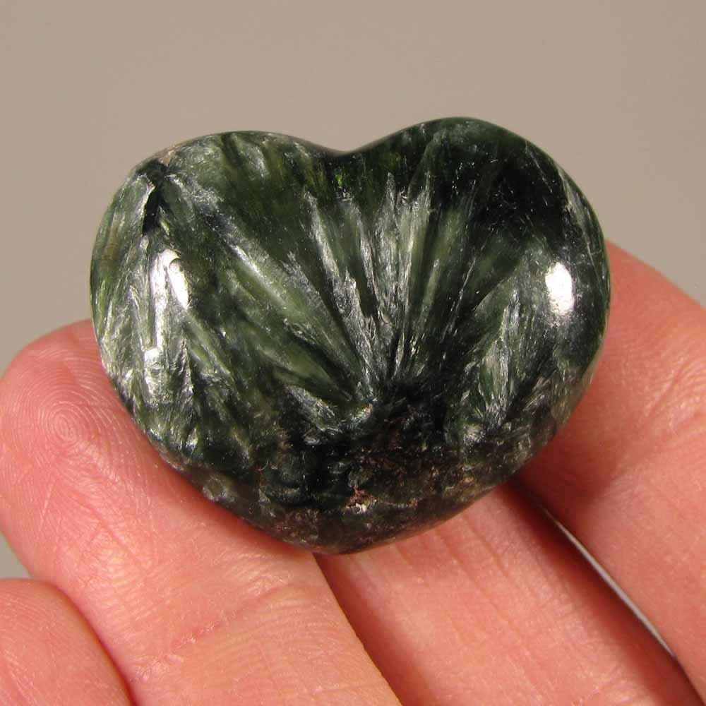 35mm SERAPHINITE Heart Polished Palm Stone – Siberia, Russia