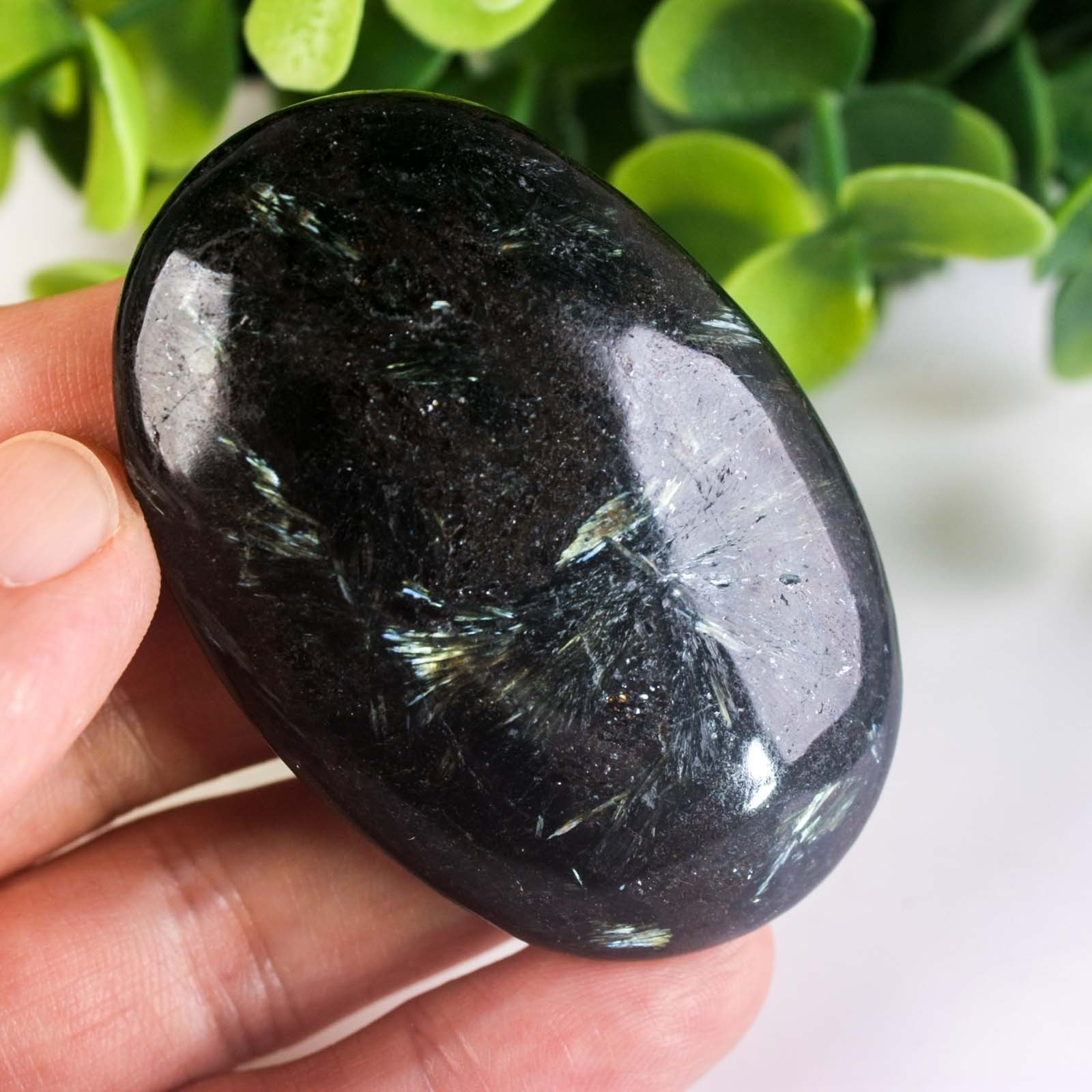67g 60mm Rare Arfvedsonite Palm Stone Natural Firework Flash Crystal Worry Stone