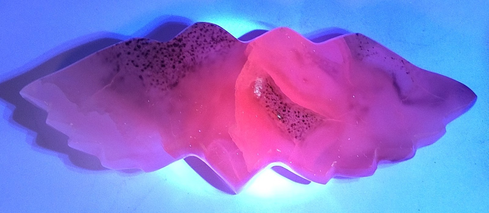 UV Reactive Mangano Calcite Angel Wing Heart Fluorescent 365nm Glow Crystal