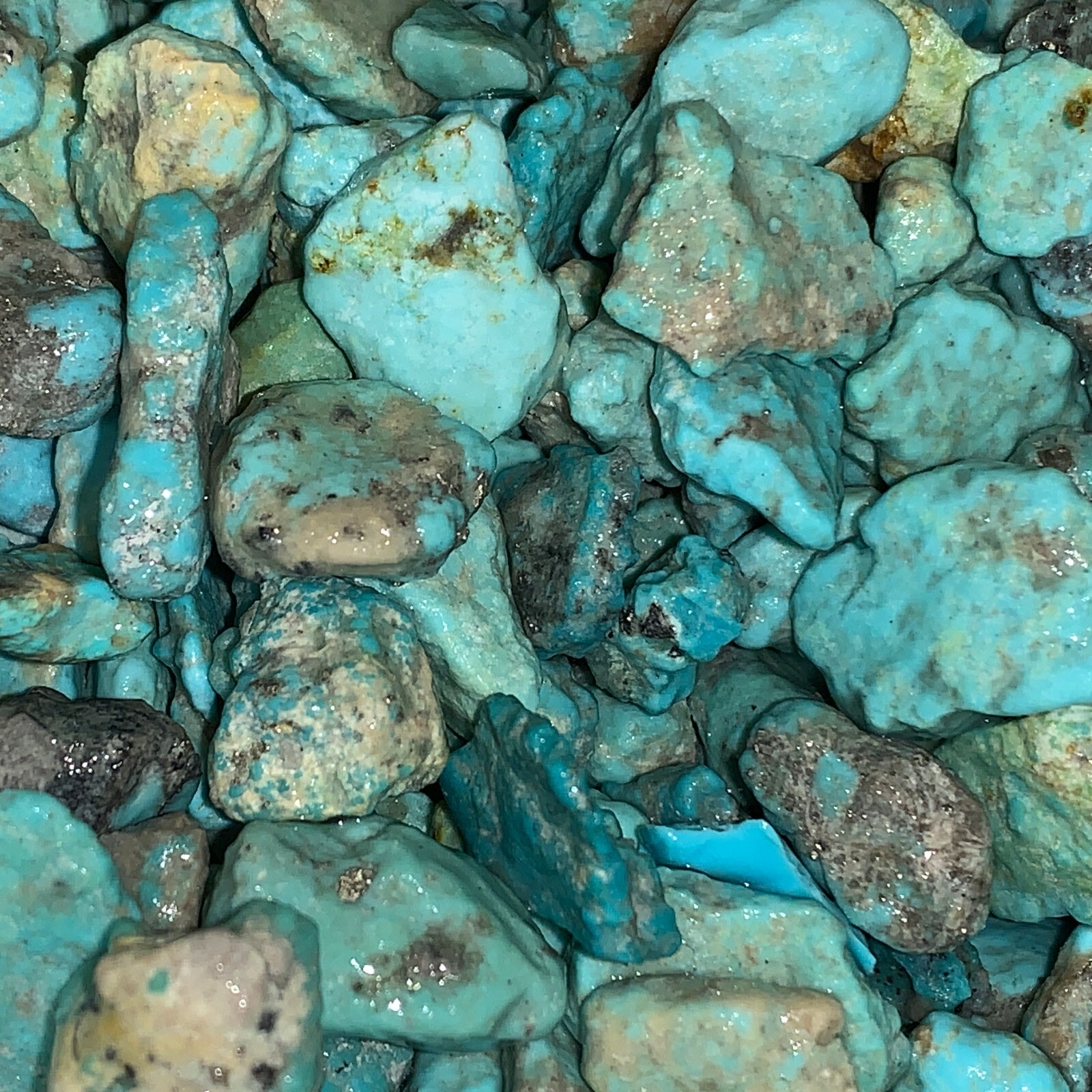 2000 Carat Lots of SMALL Sleeping Beauty Turquoise Nuggets+FREE Faceted Gemstone