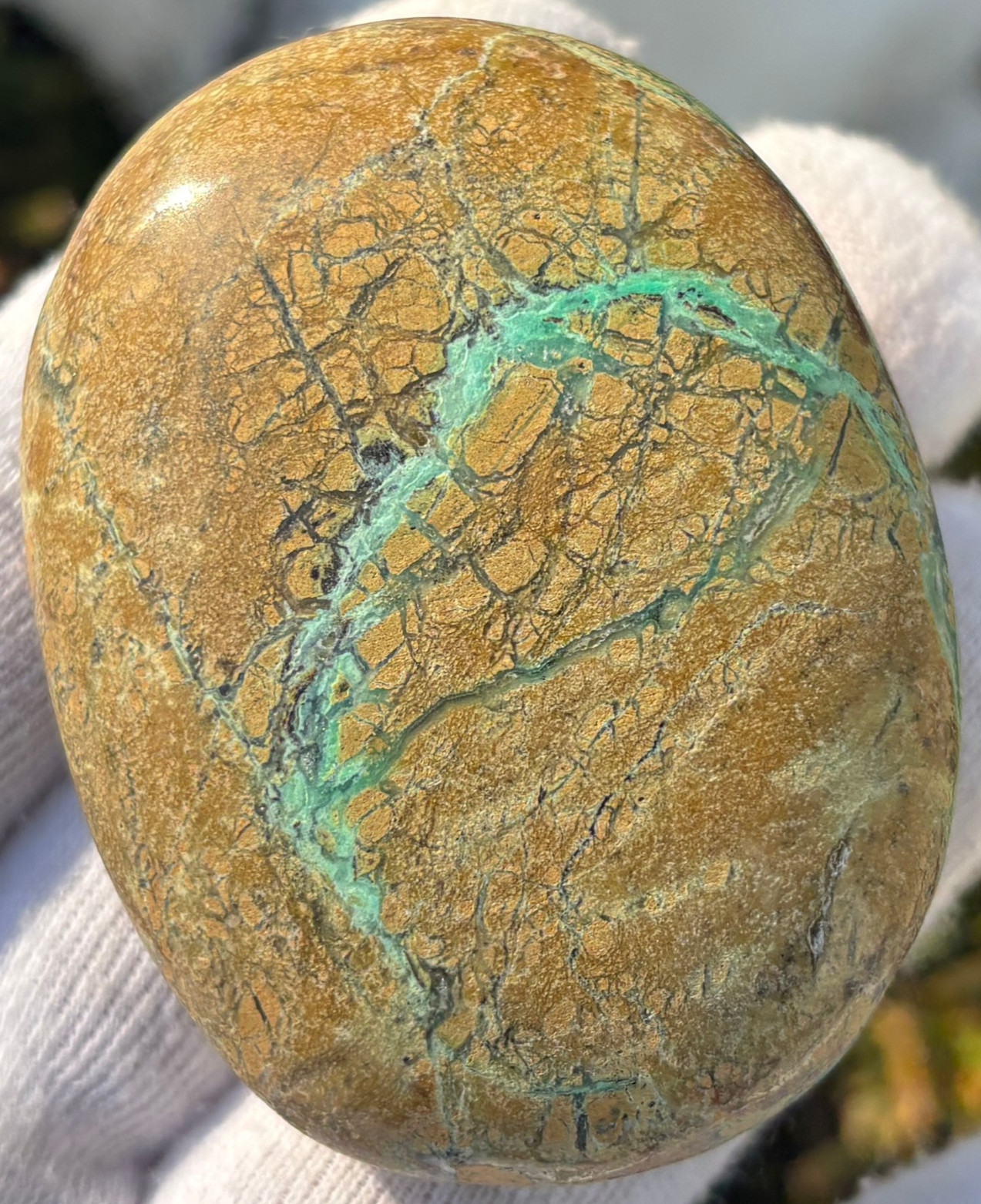 USA SALE SEE VIDEO 157g LOT 2 GREEN SMITHSONITE PALMSTONES PALM STONE STONES