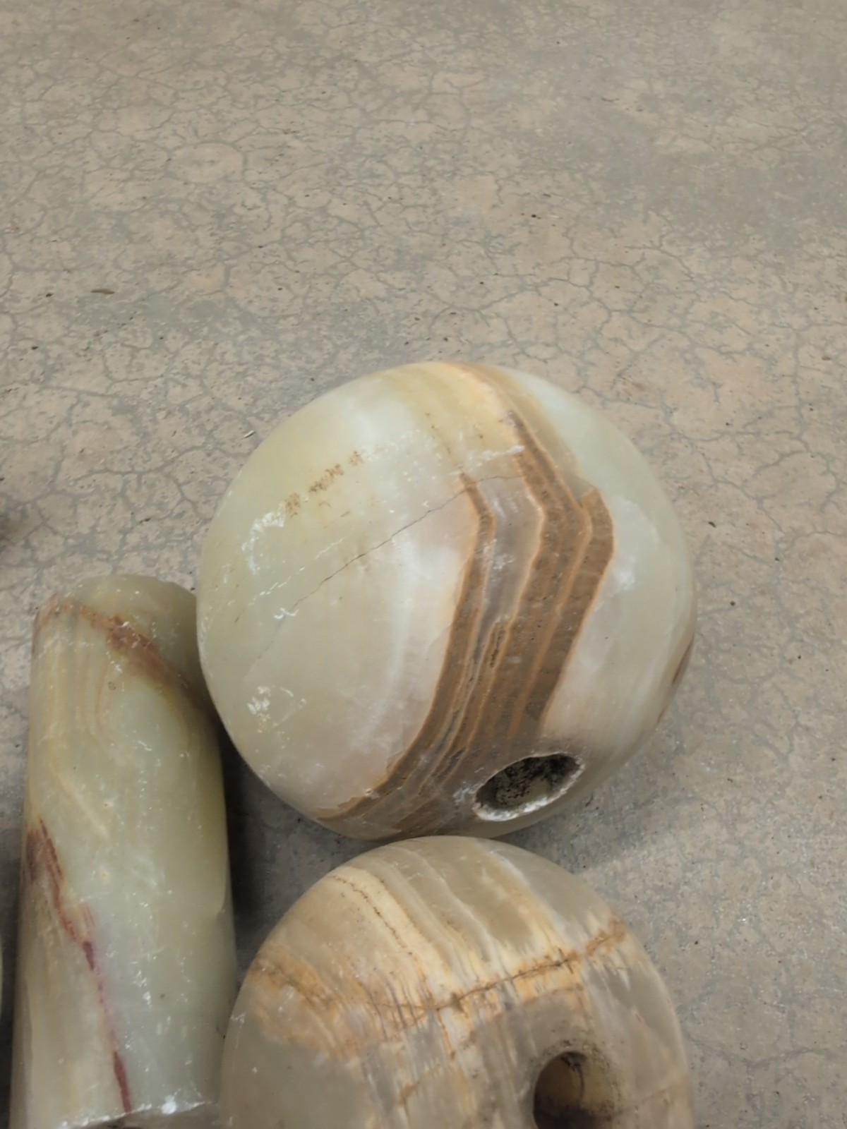 Large Lot Of Green Onyx Stones 17 Pounds Each Has A Center Hole