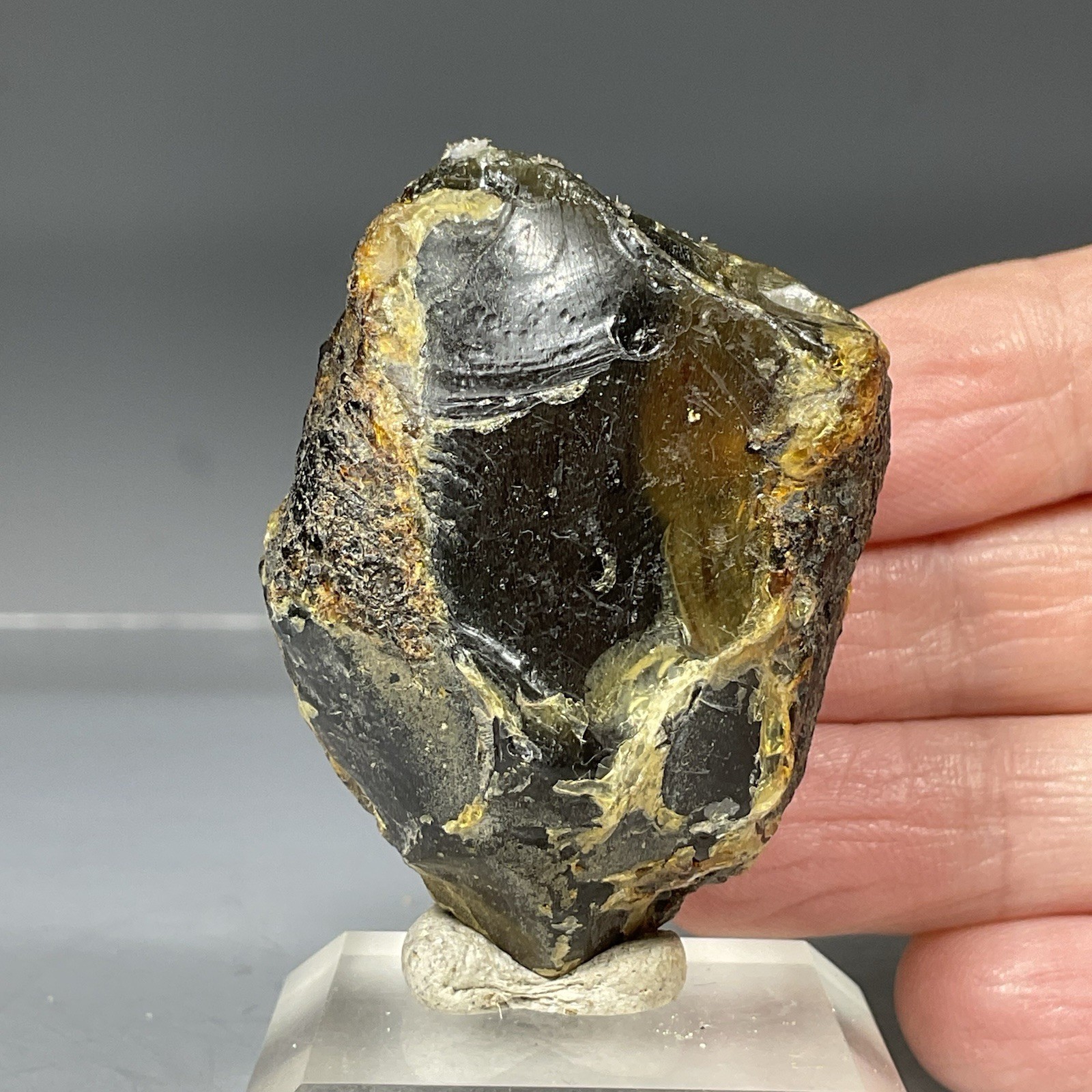 SS Rocks – Blue Amber (Sumatra, Indonesia) Fluorescent 26.4g