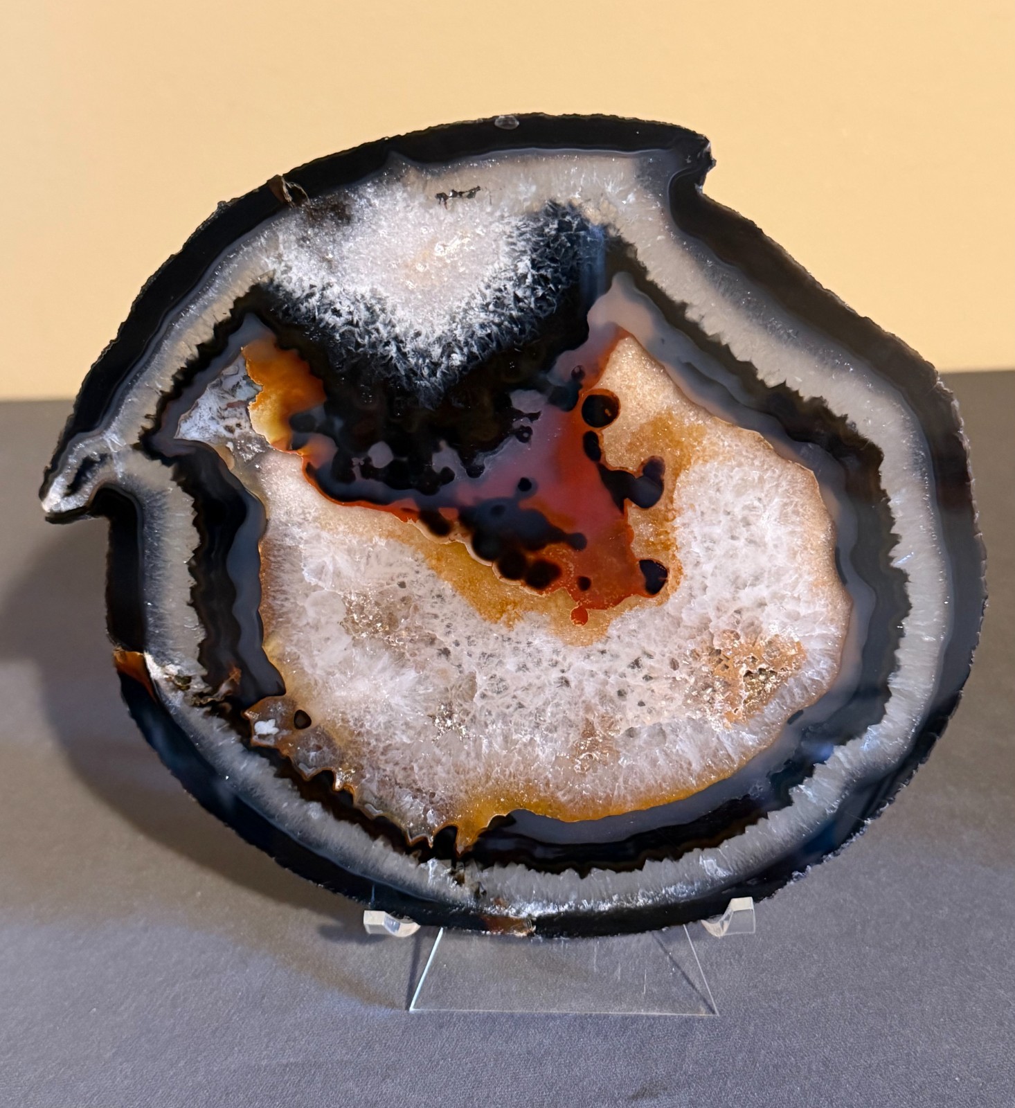 Bundle: Agate Slice with Druzy Crystals, Puck Light and Stand