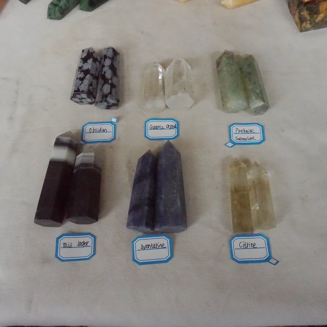 70Pcs 35 Kinds Of Natural Quartz Crystal Jasper Mixed Stones Point Tower Healing