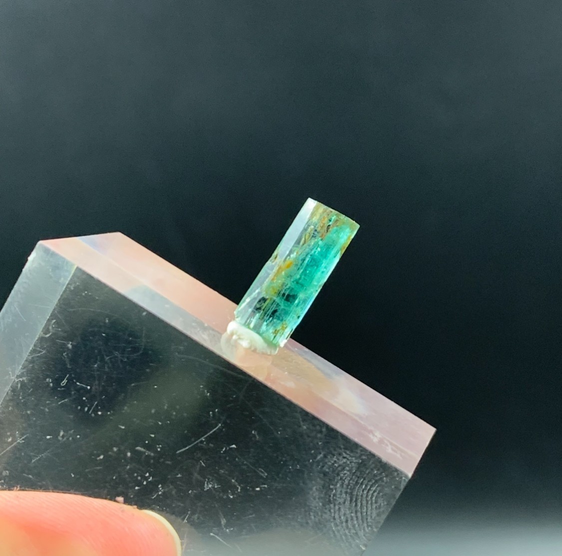 3.10 CT Natural Green Emerald Crystal Lustrous Emerald Gemstone From Pakistan