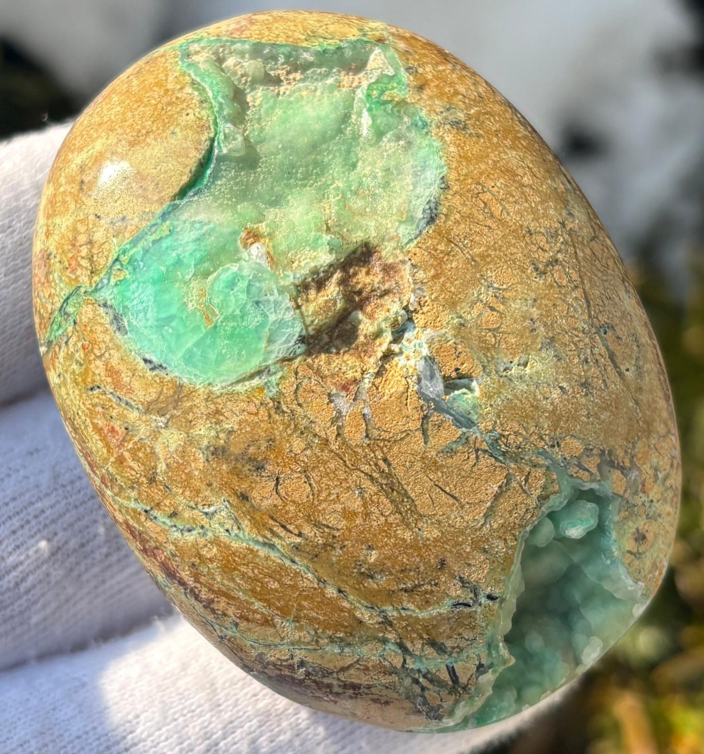 USA SALE SEE VIDEO 157g LOT 2 GREEN SMITHSONITE PALMSTONES PALM STONE STONES