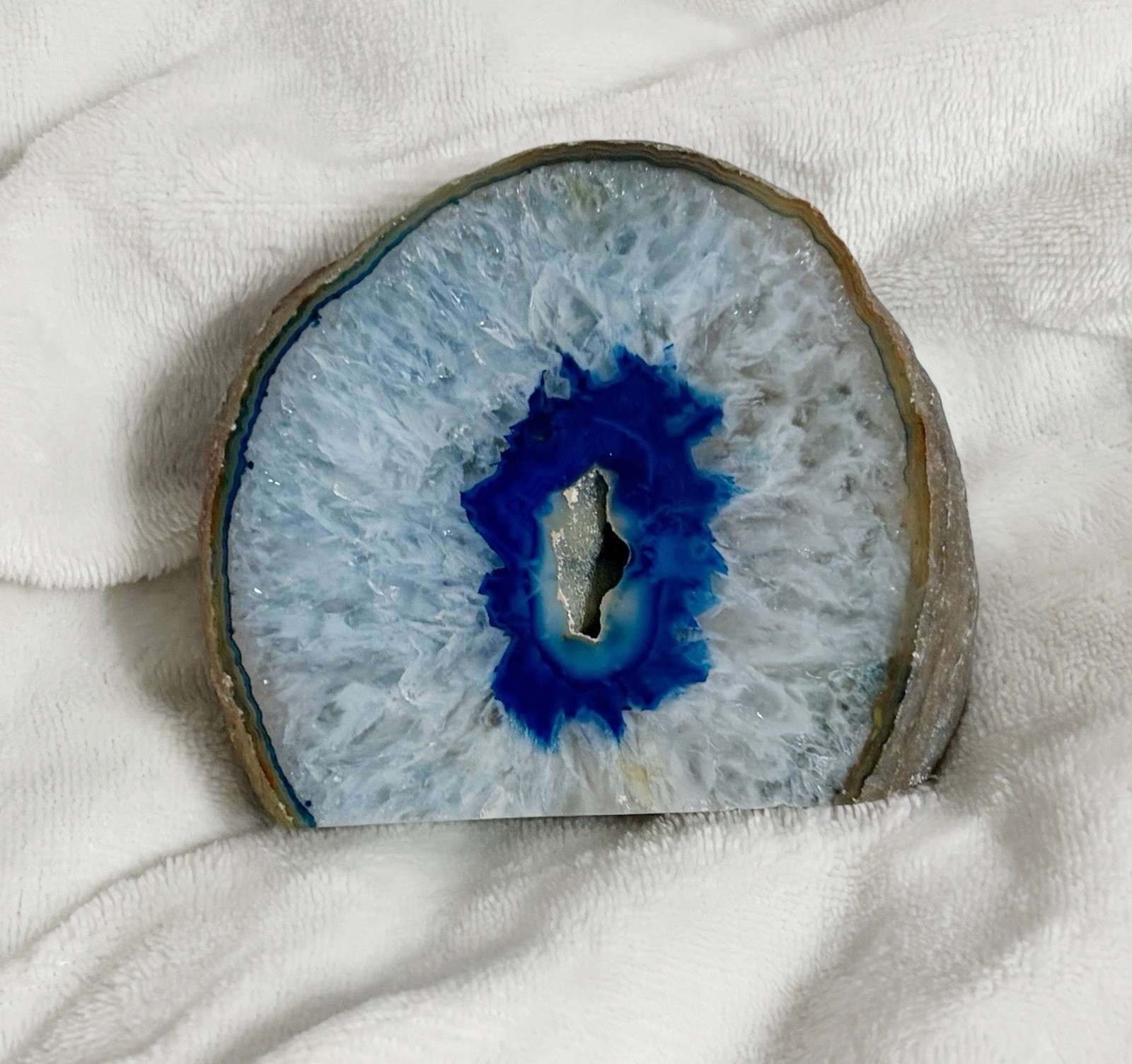 Unbranded, Blue and White Half Cut Geode Rock Formation Piece