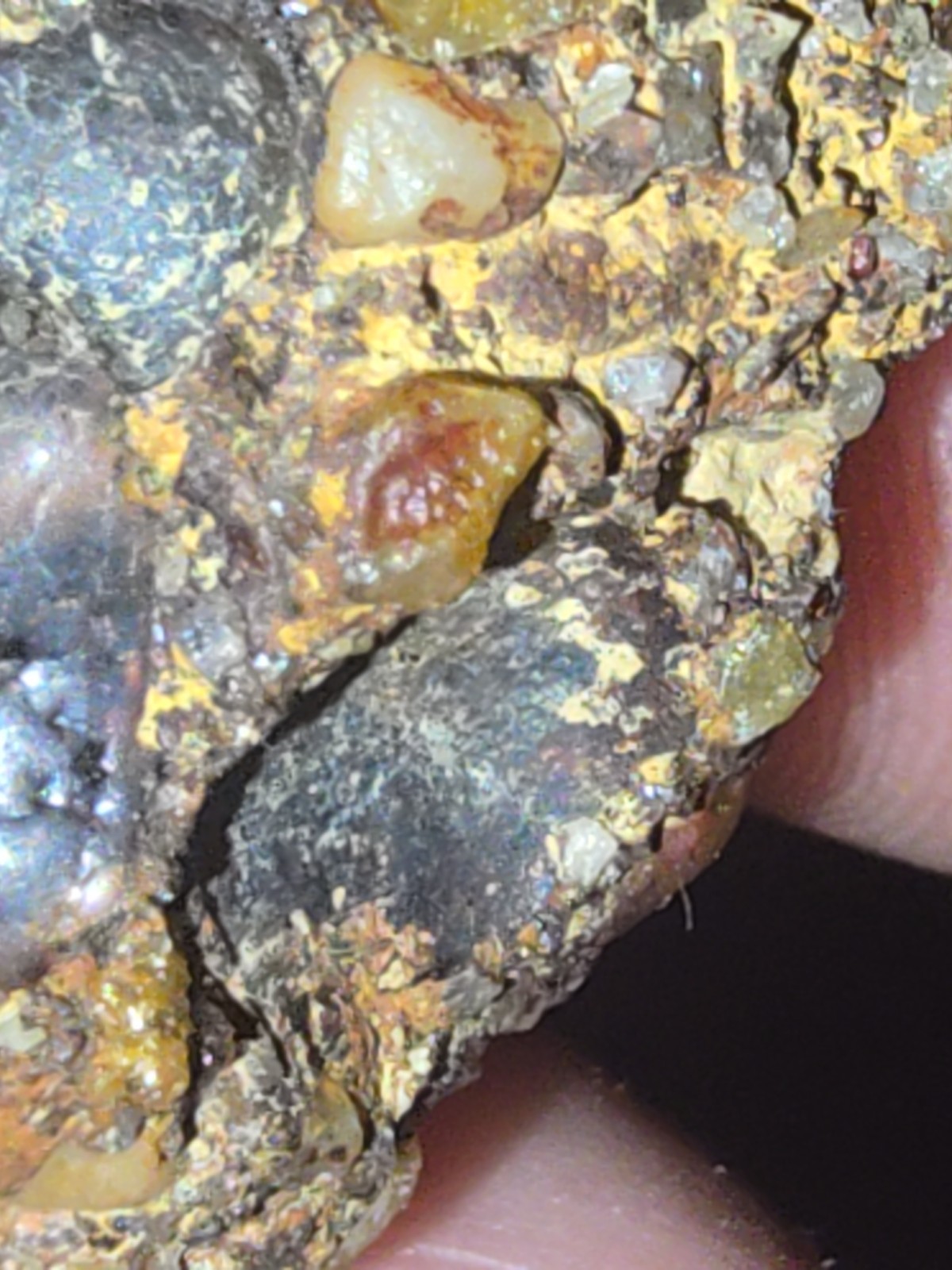 Bearing diamond rock that’s 1 1/2 tall by 1 1/4 inches in whith.