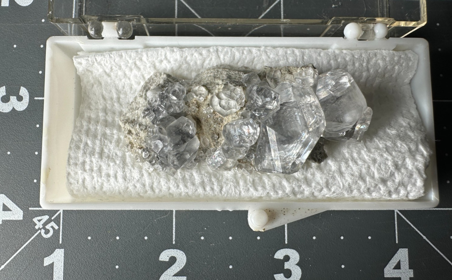 ➤ 1-3/4″ CALCITE CRYSTAL Specimen – Gray Quarry in Hamilton Illinois VIDEO➤1111