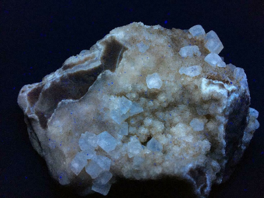 KB: BRIGHT FL. WHITE & YELLOW/WH SW CALCITE XLS. FROM GRAVALOS, LA RIOJA, SPAIN