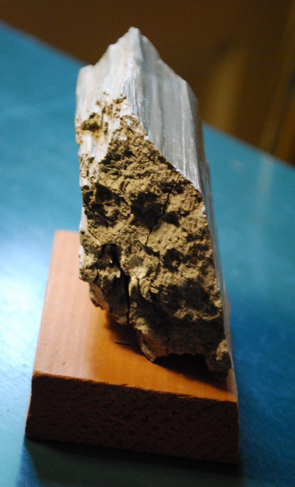Natural GREEN SERPENTINE STONE Mineral MUSEUM NMBR SPECIMEN Quebec MOUNTED 4.25″
