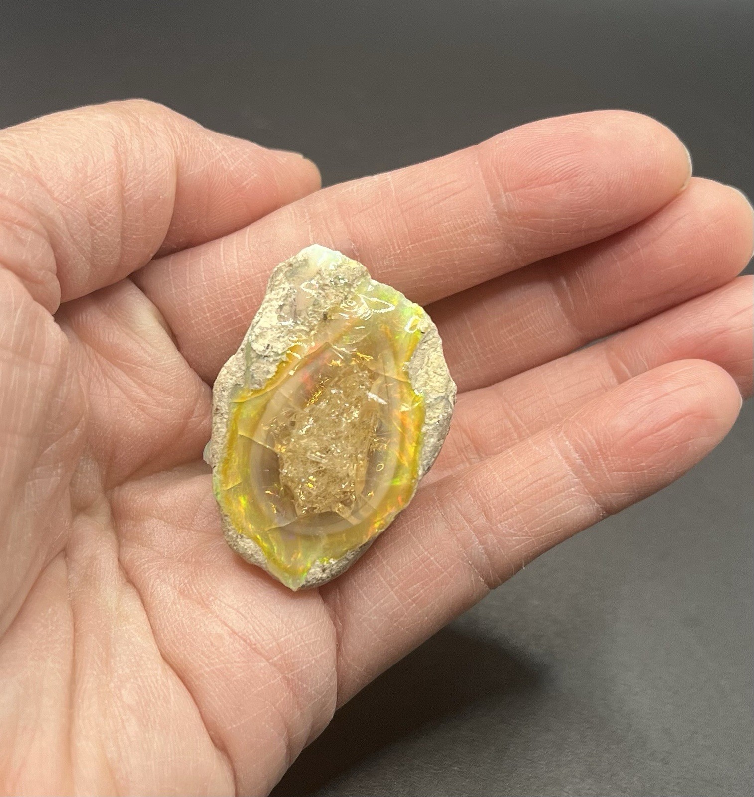 Ethiopian Welo Genuine Opal 23.8g Approximately 1 1/2in AWESOME FLASHES