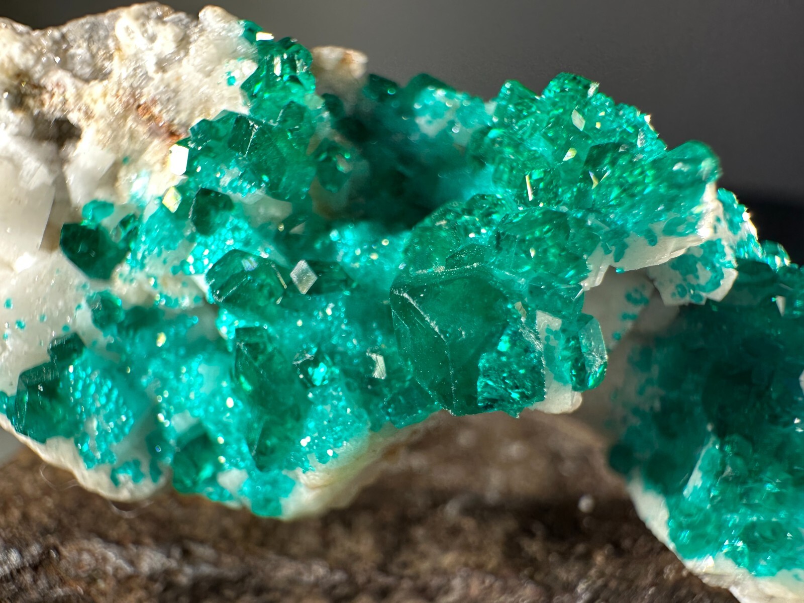 ➤ 2-1/8″ DIOPTASE & CALCITE CRYSTALS – Tsumeb Mine – Namibia Africa VIDEO➤664