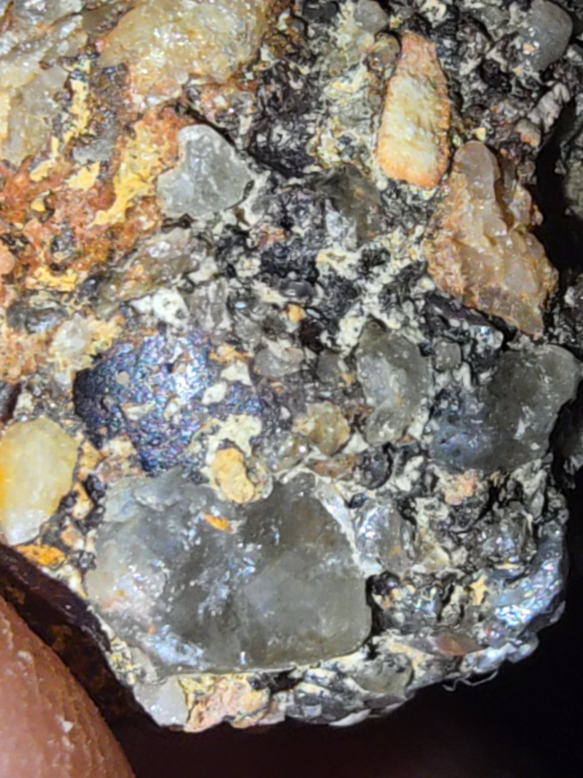 Bearing diamond rock that’s 1 1/2 tall by 1 1/4 inches in whith.