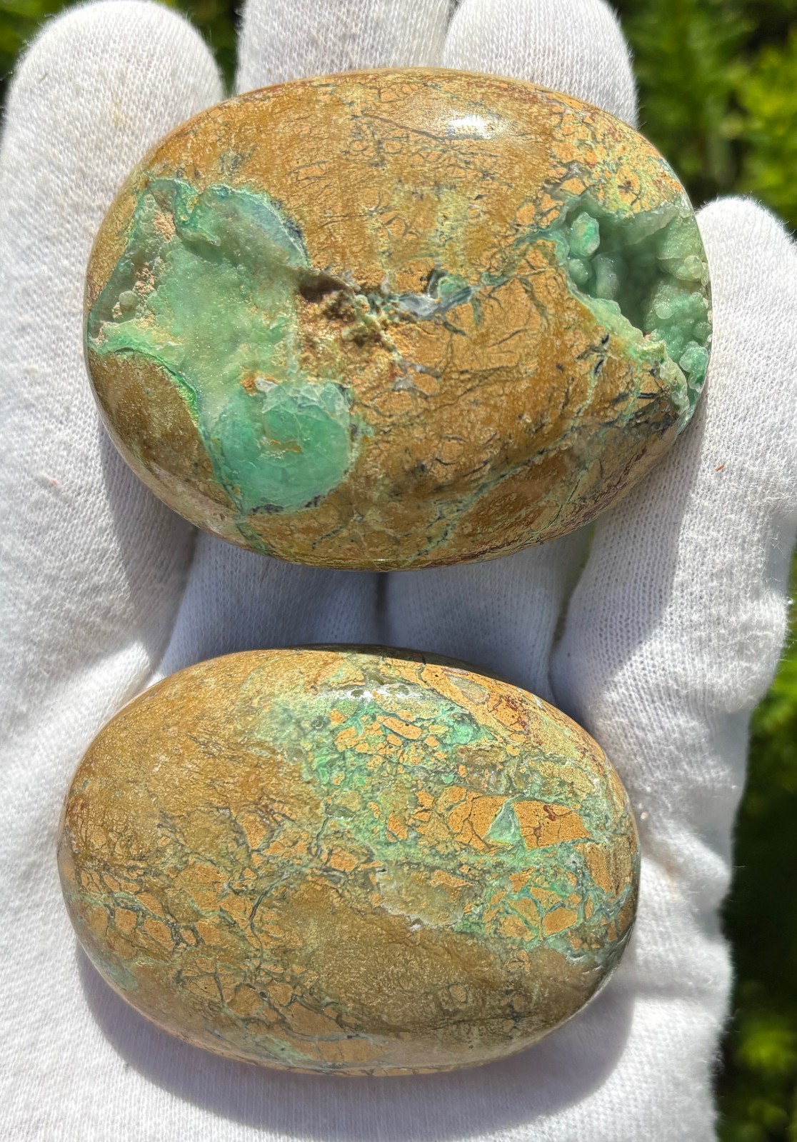 USA SALE SEE VIDEO 157g LOT 2 GREEN SMITHSONITE PALMSTONES PALM STONE STONES