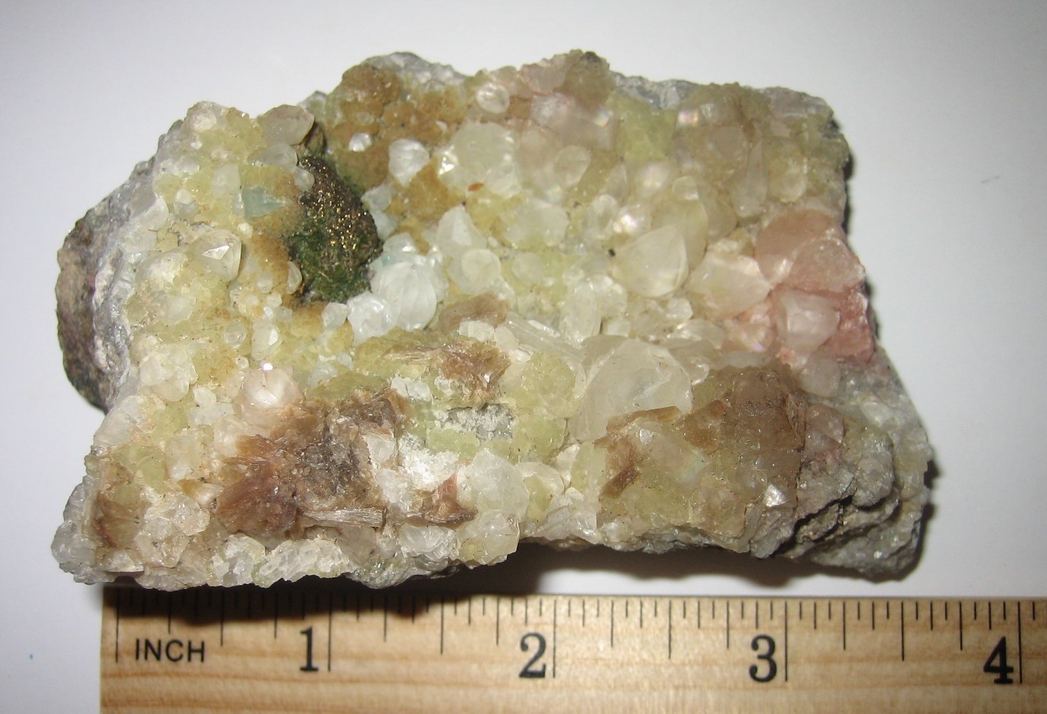3.75″ RARE CALCITE & STILBITE CRYSTAL CLUSTER FROM MARYLAND, USA ~ 192.6grams *A