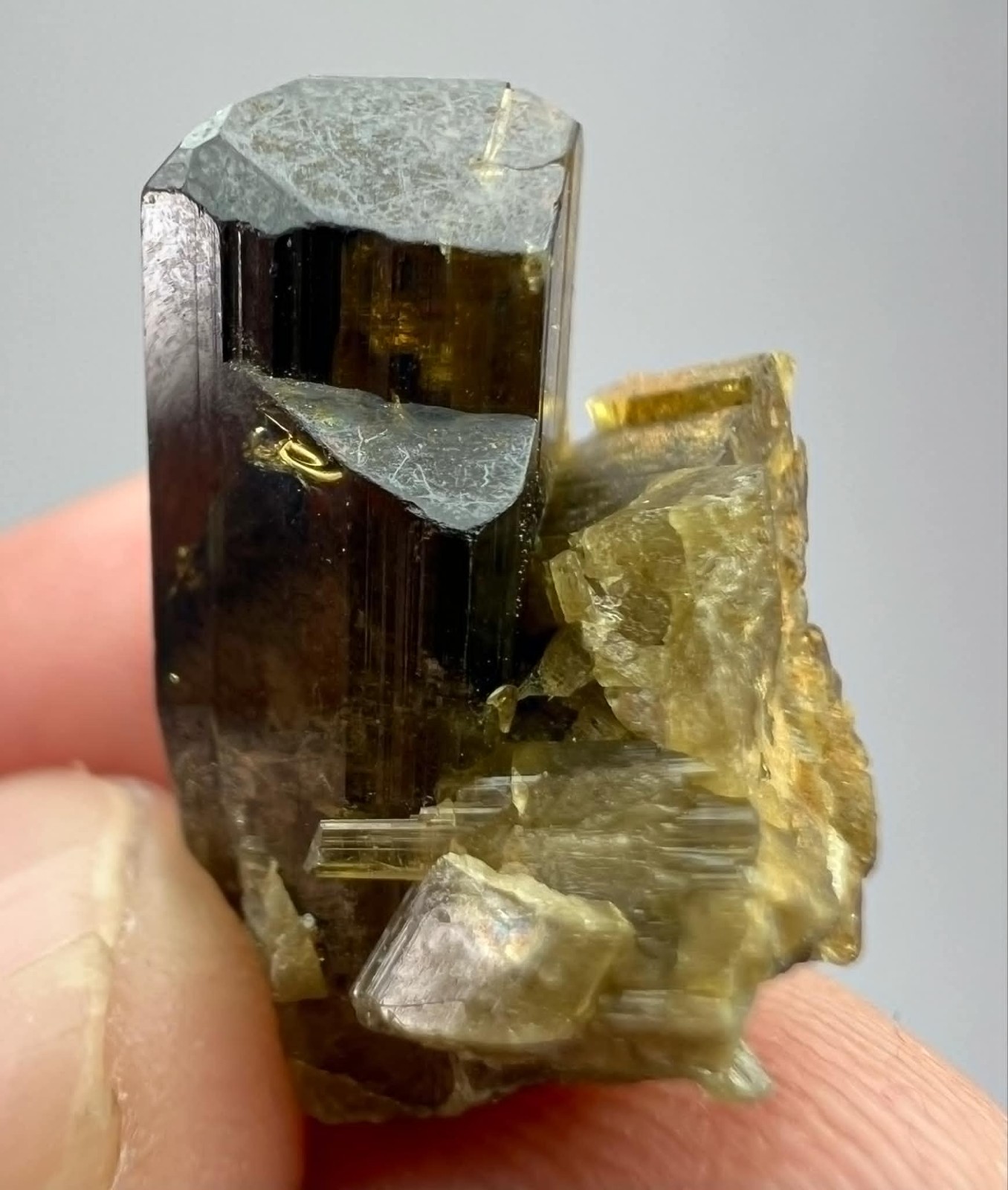 27 CT Natural Classic Epidote Crystal From Skardu Pakistan s-9