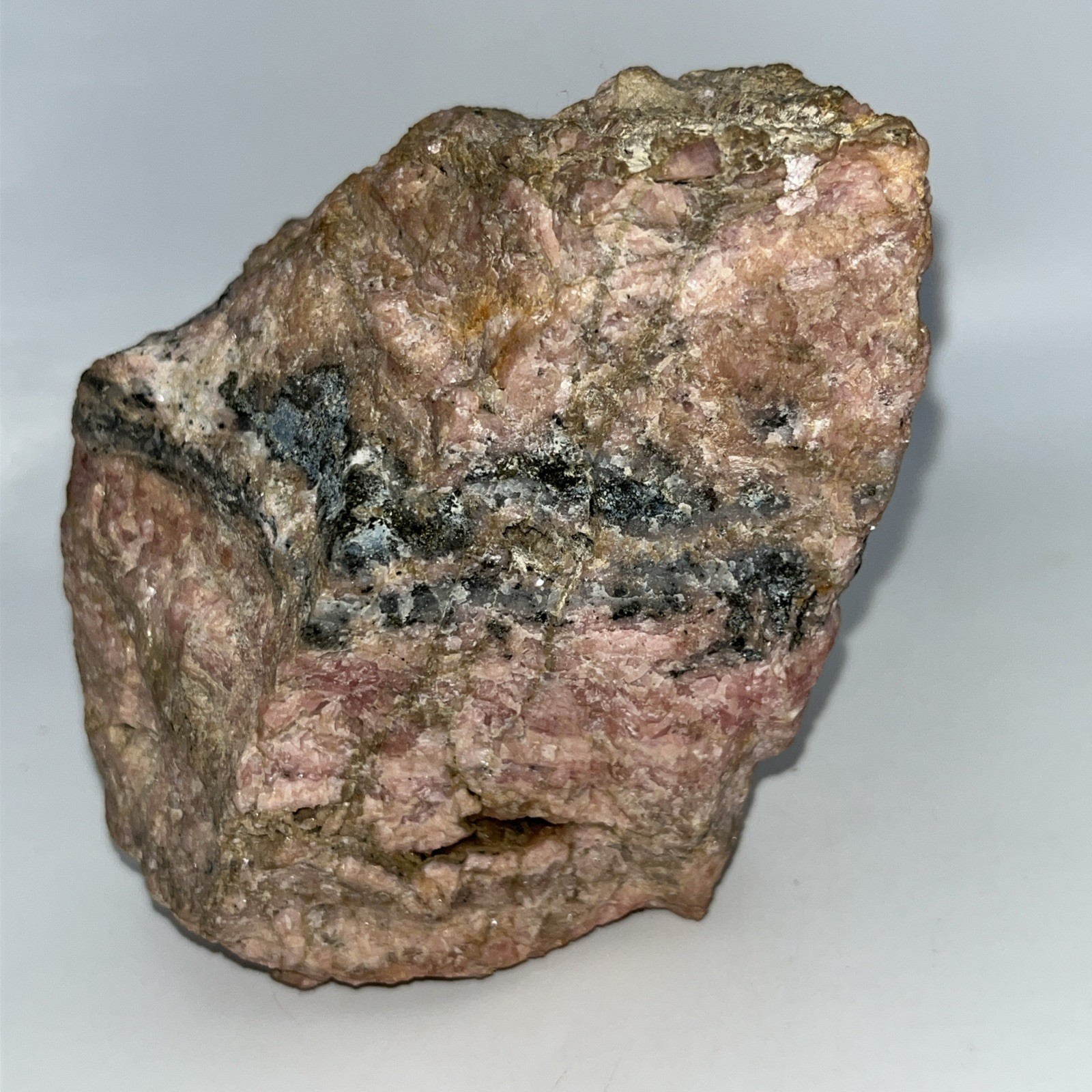 Rhodonite w/Franklinite 940g Franklin NJ 120x90x85mm Rose Pink Gemstone Specimen