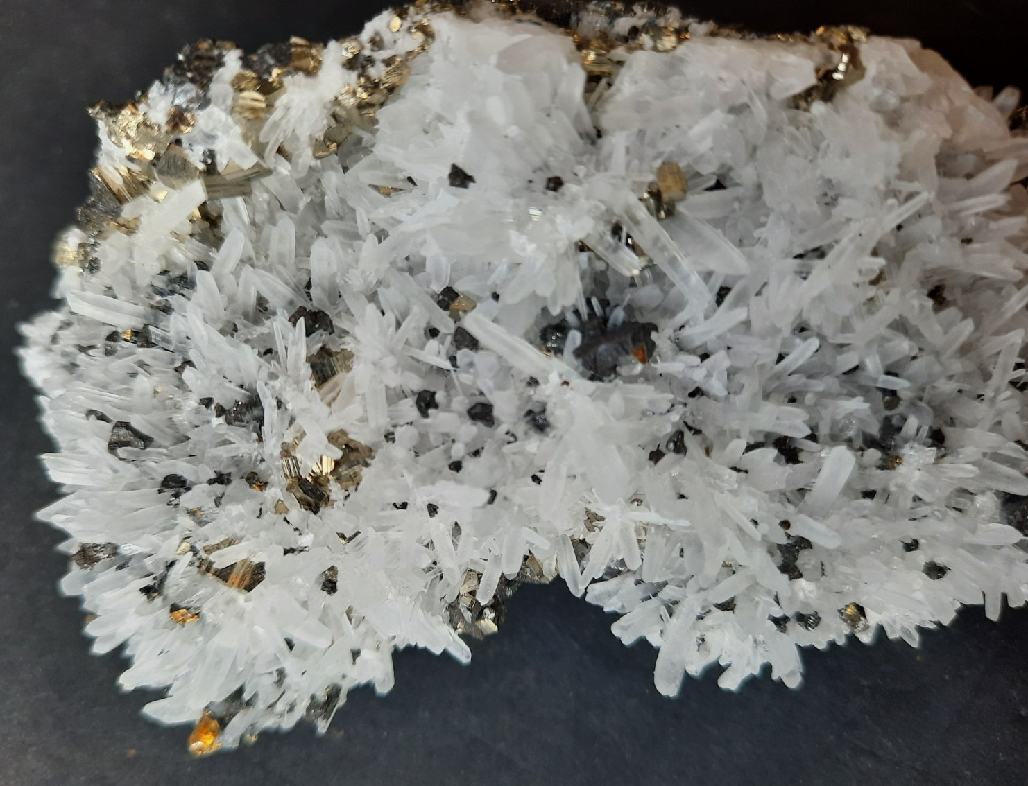 Long Quartz Crystal Cluster with Sphalerite and Pyrite Crystals Peru 372gr