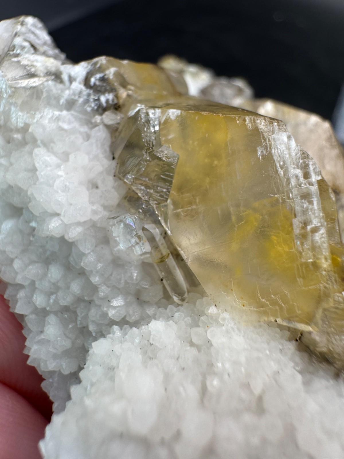 6557 Auralight Calcite on White Quartz BRIGHT UV Fu Jian 100g