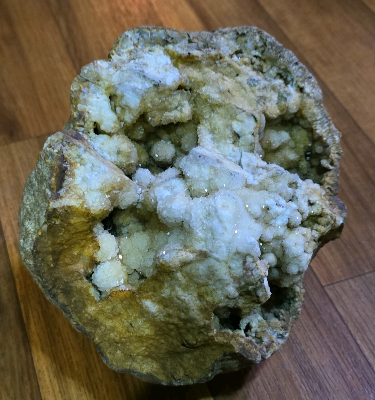 Large Kentucky Quartz Crystal Iron Geode Display Specimen DRUZY SOLID Beautiful