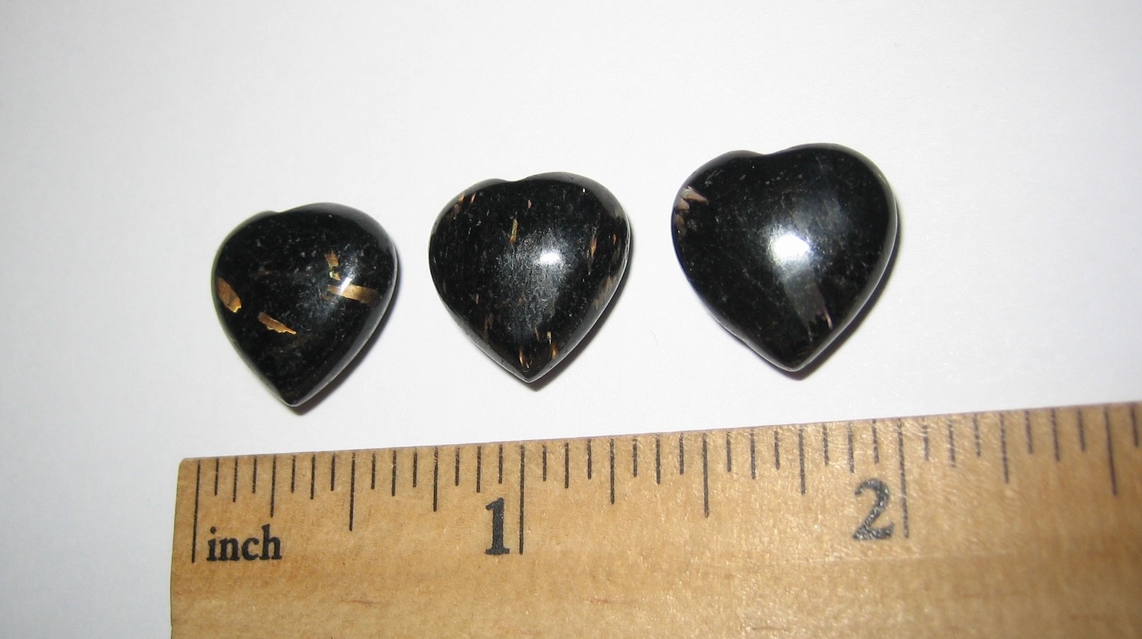 3pc 15mm RARE POLISHED NATURAL AUTHENTIC NUUMMITE STONE HEARTS FROM GREENLAND *3