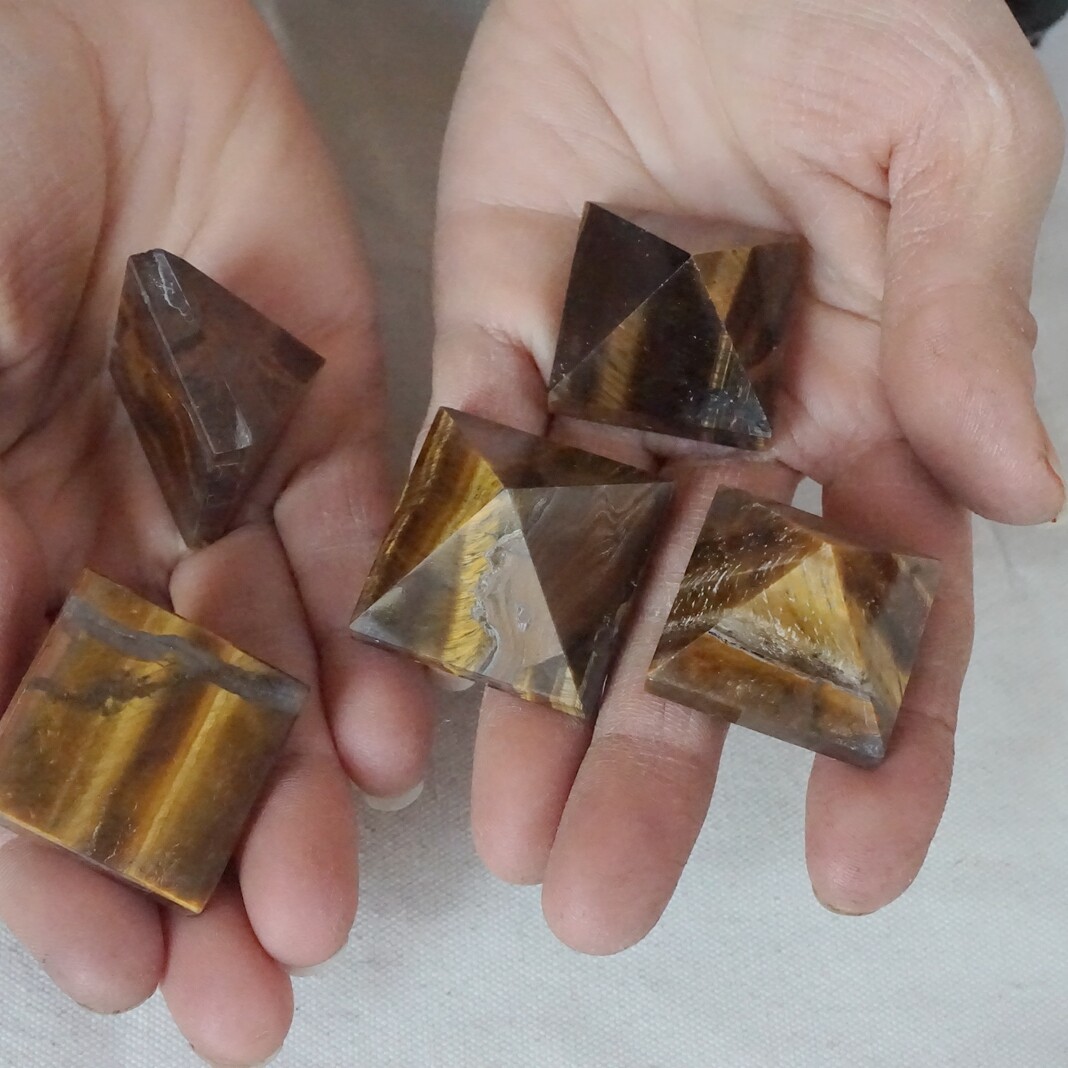 0.5LB 10Pcs Natural Tiger Eye Quartz Crystal Pyramids Points Polished Healing