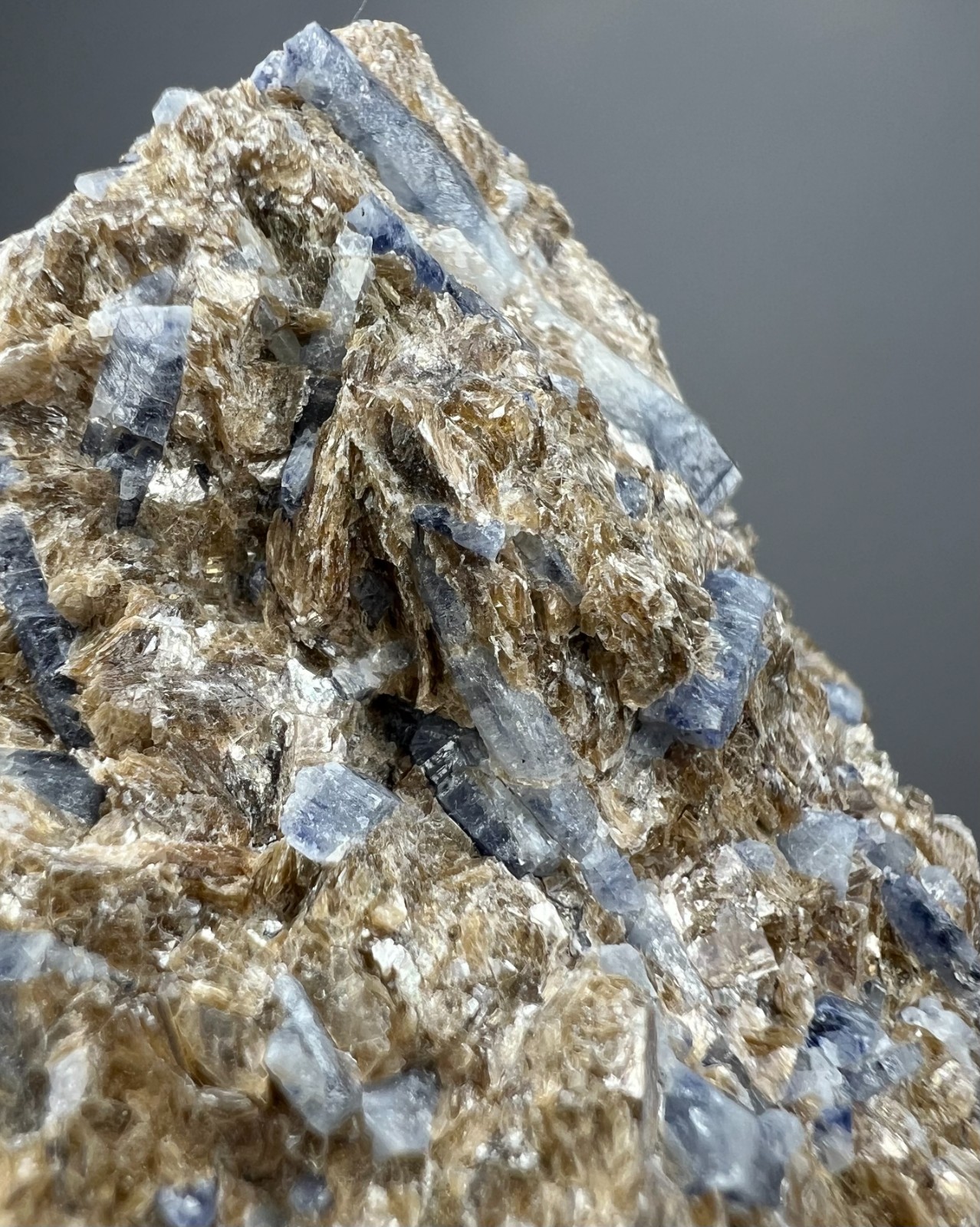 217 GM Sapphire Crystals On Mica Matrix – Badakhshan AFG – Combine Shipments