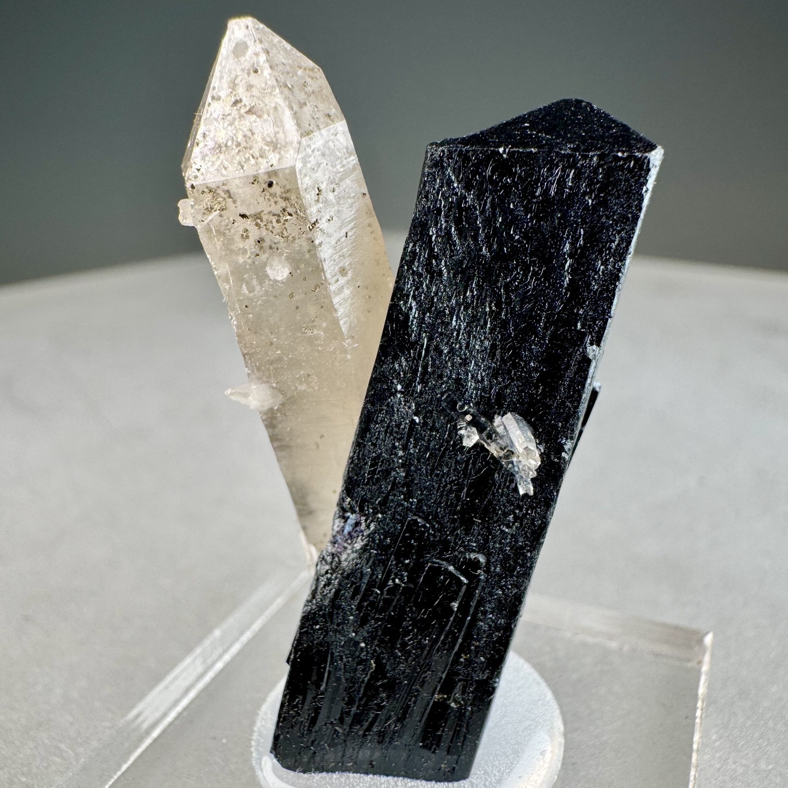 Ilvaite, Quartz: No. 1 Mine, Huanggang Fe-Sn deposit, Hexigten Banner, China