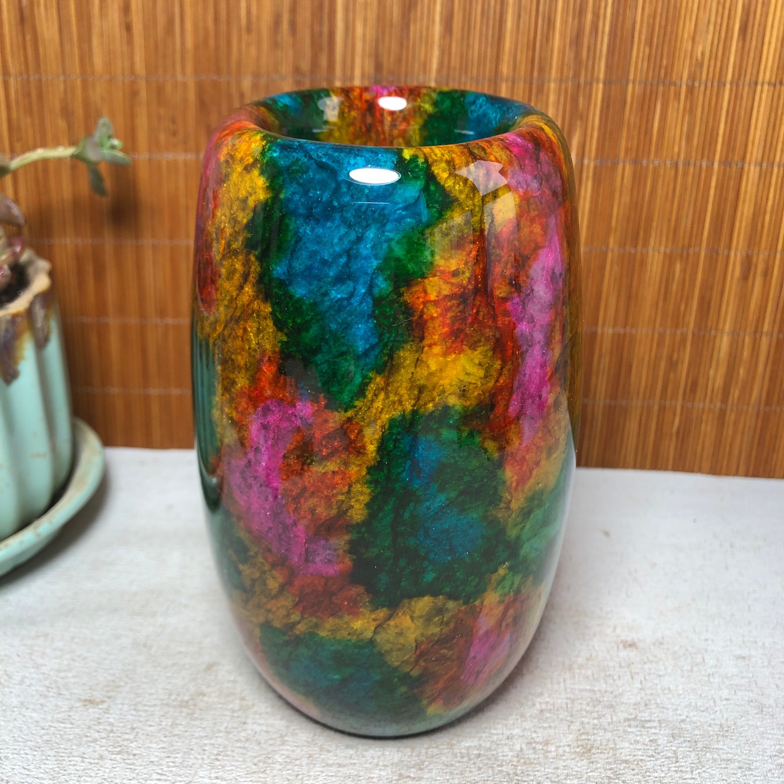 Natural “Seven Colors Jade” vase specimen -Taiwan China 1095g 130-78-78mm A4901