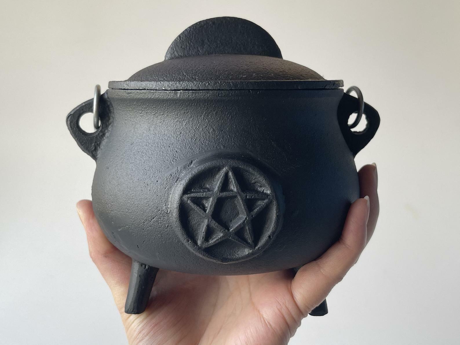 Pentagram Pentacle Cast Iron Cauldron with Lid and Handle, Witches cauldron