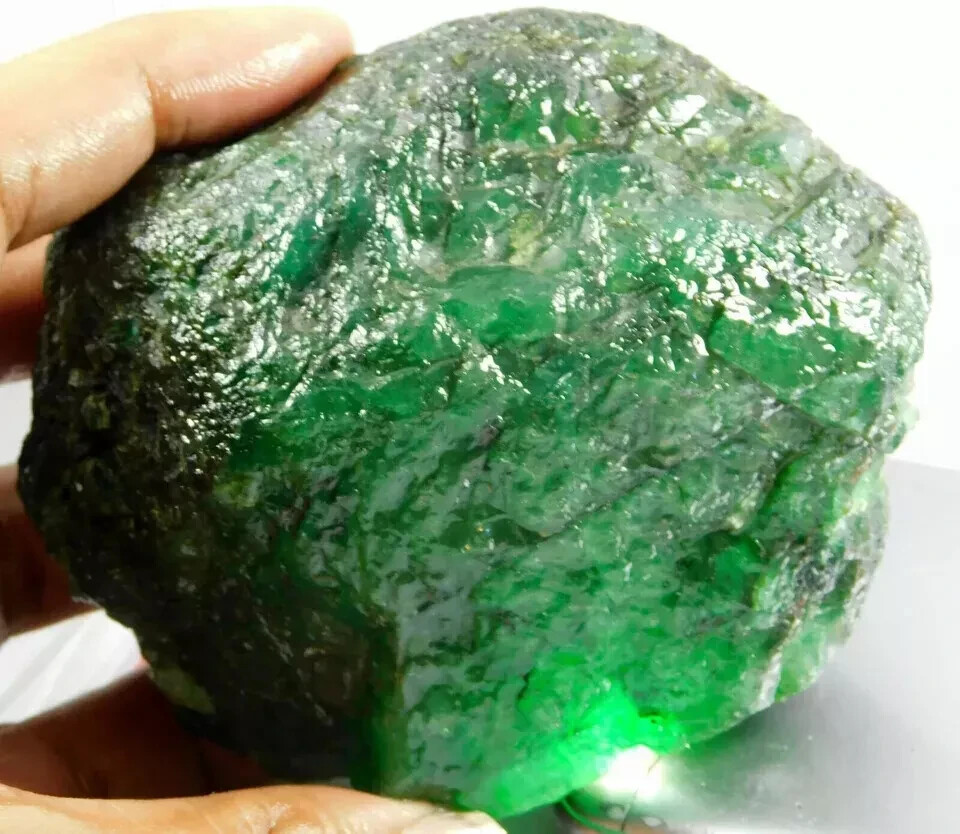 600-700 Ct Green Emerald Huge Loose Gemstone Rough Natural Dyed Earth Mind