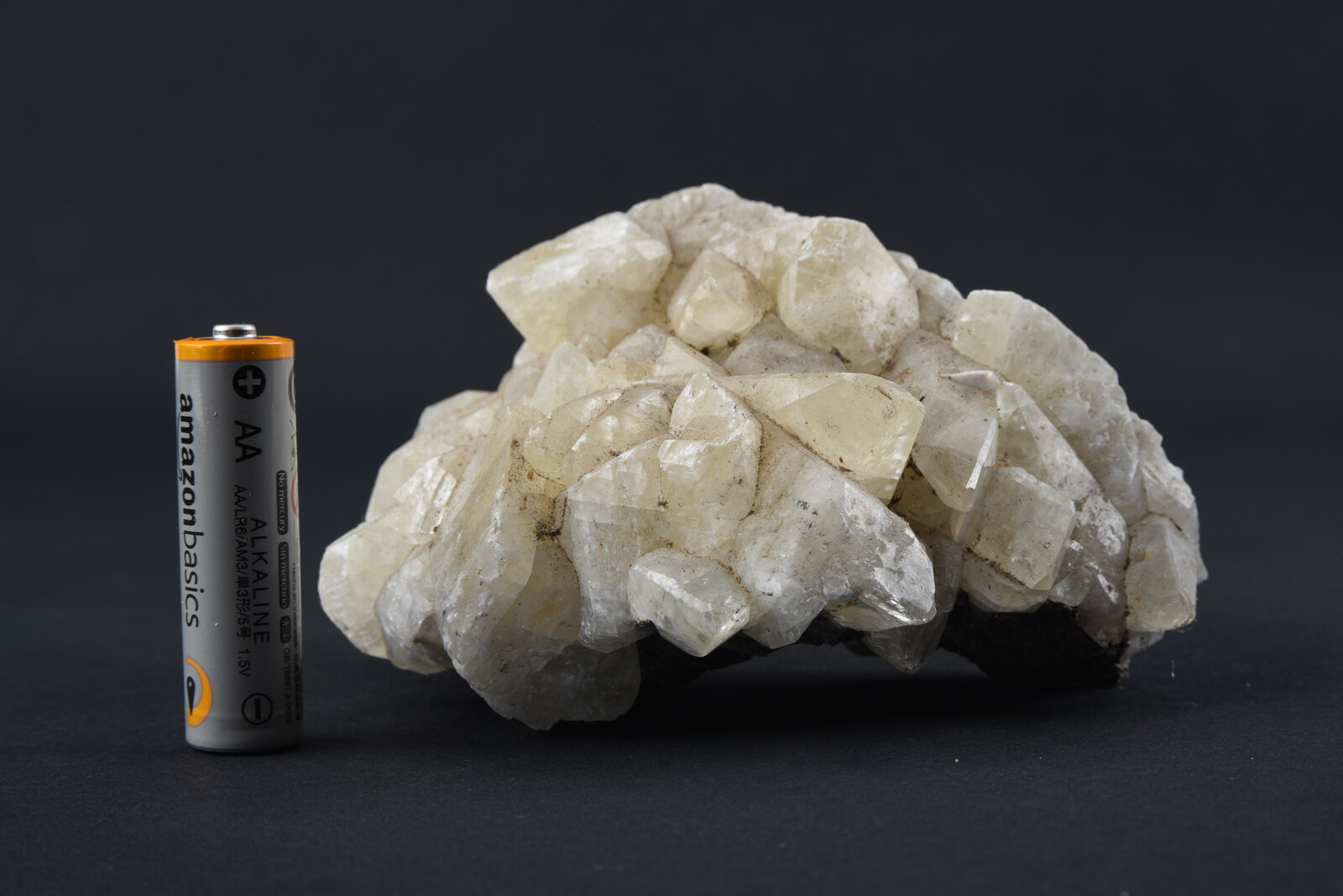 482g Opaque White Quartz Crystal Mineral Specimen Matrix V01