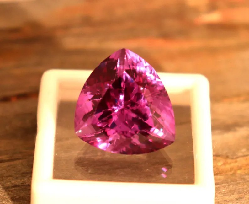 Color Changing Alexandrite Stone Trillion Cut AAA Faceted Alexandrite 8 Ct